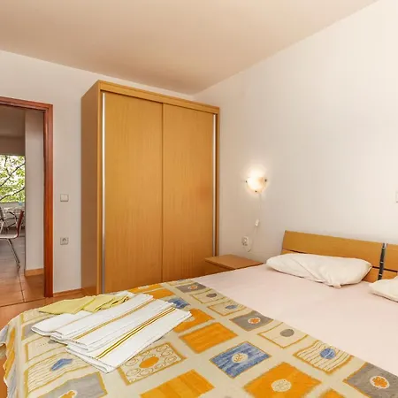 Stunning In With Kitchen דירה