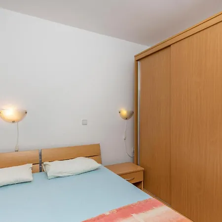 Stunning Apartment In Punat With Kitchen Apartment *