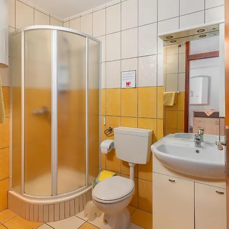 شقة 2 Bedroom Beautiful In بونات